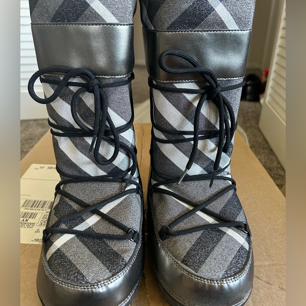 Burberry metallic moon boots size range 38-40